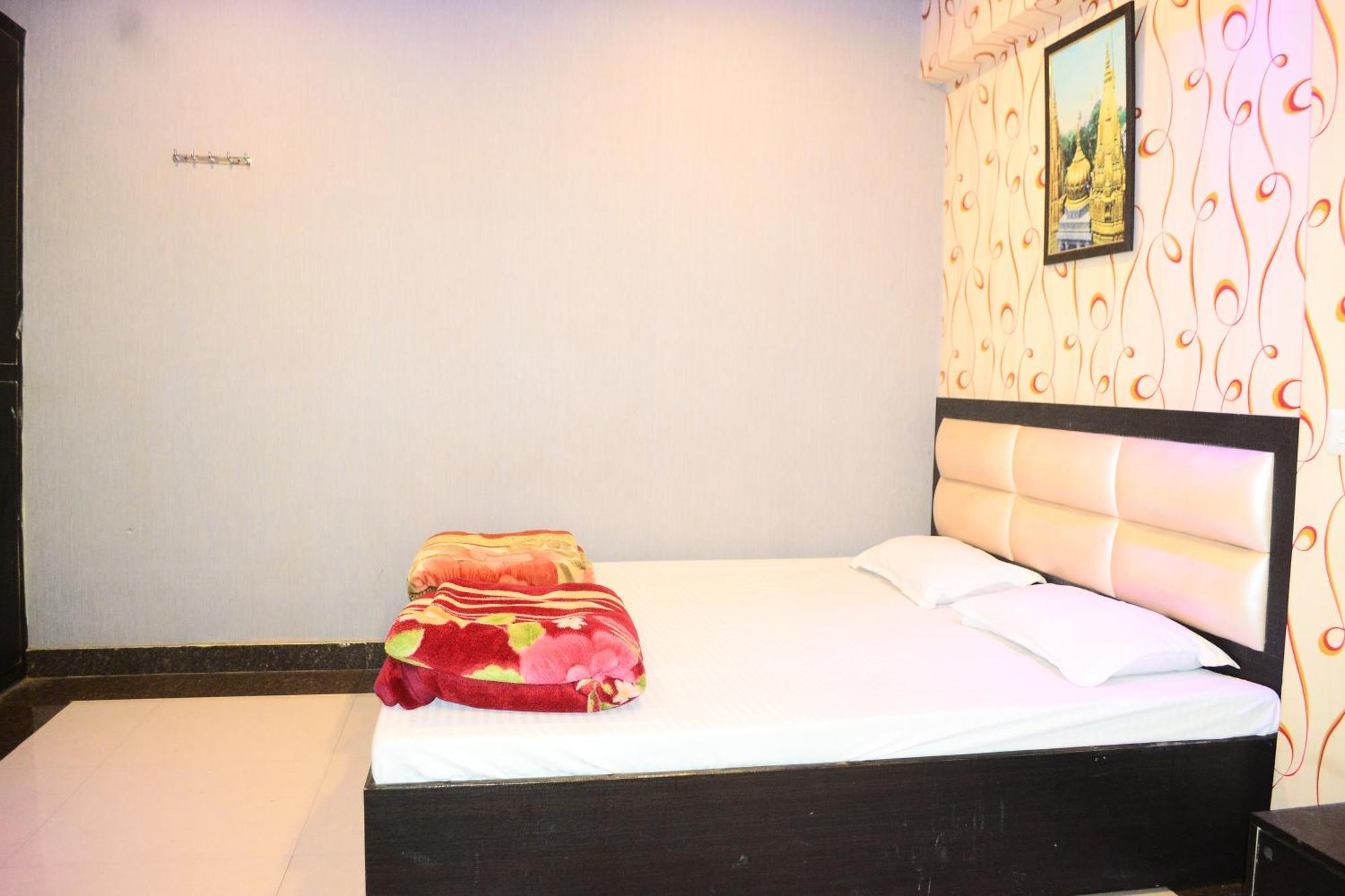 H R Guest House - Varanasi — Photos 3
